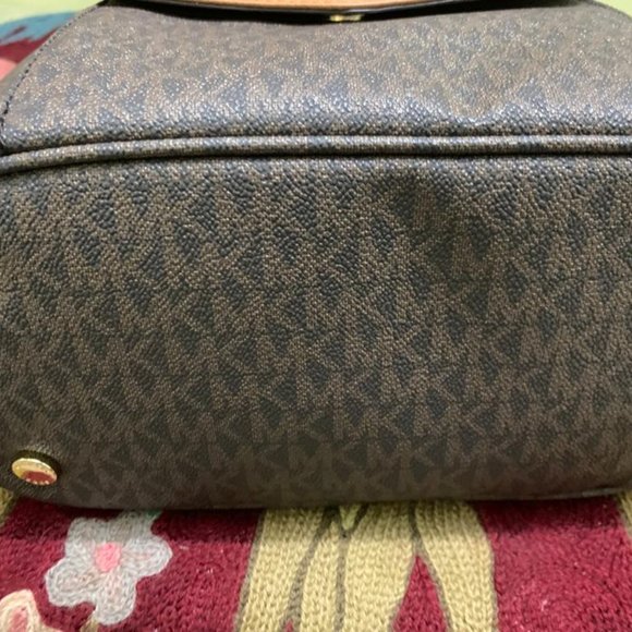 Authentic Michael Kors Jet Set Medium Pocket Tote - Picture 2 of 16